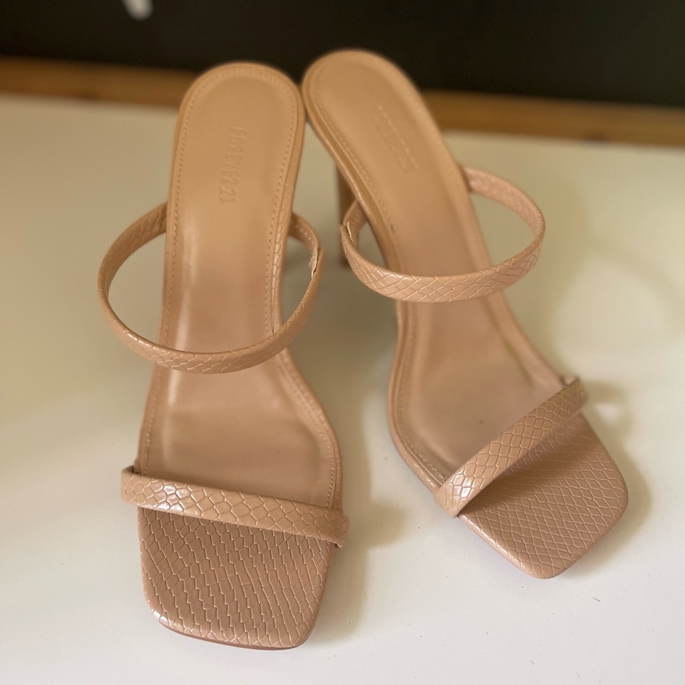 Forever 21 Elegant Tan Strappy Heels (NEW) size 7.5
